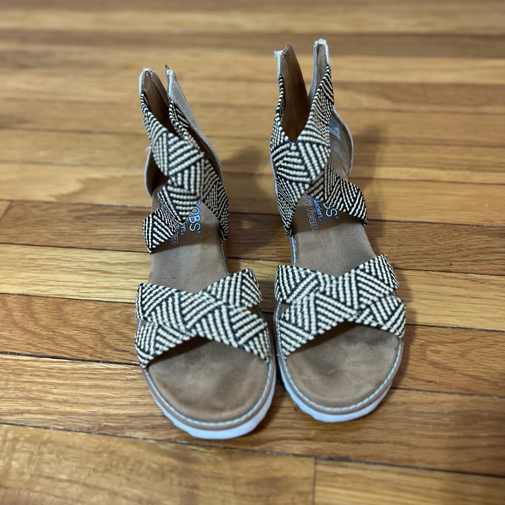 Women’s Skechers sandals.